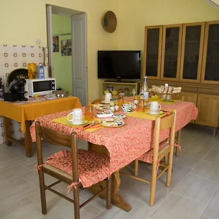 L'agrifoglio Di Emy Bed & Breakfast