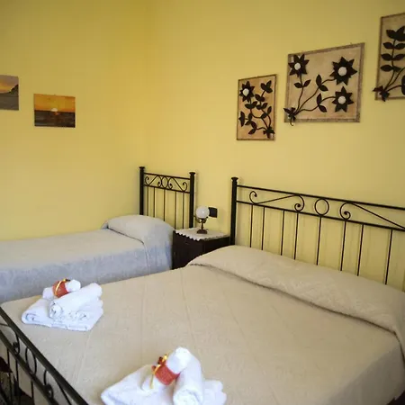 L'agrifoglio Di Emy Nocleg ze śniadaniem 3*