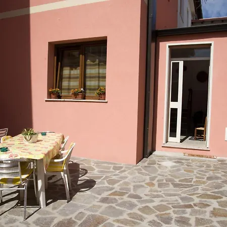 L'agrifoglio Di Emy Guspini