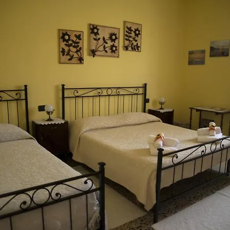 B&B L'agrifoglio Di Emy 구스피니